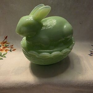 Beautiful Mosser Jadite Glass Bunny Dish